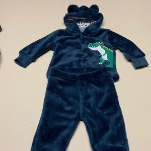 Infant boy 2 pc set, navy blue, size 3/6 months.  Soft and warm, GENTLY USED.
